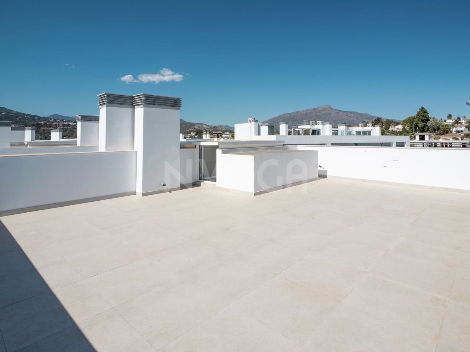 3 soverom Kjedet enebolig til salgs i San Pedro de Alcantara med svømmebasseng garasje - € 1 380 000 (Ref: 9347117)