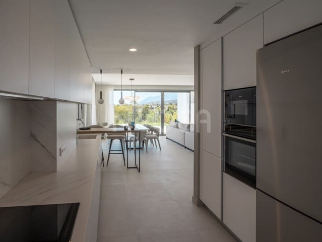 3 soveværelse Semi-Rækkehus til salg i San Pedro de Alcantara, Marbella med swimmingpool garage - € 1.380.000 (Ref: 9347117)