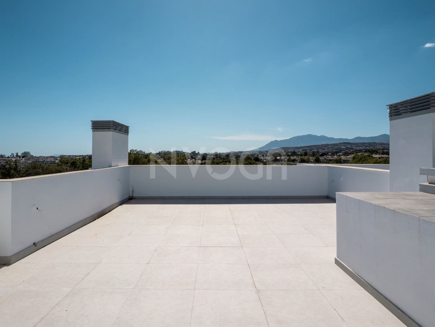 3 soverom Kjedet enebolig til salgs i San Pedro de Alcantara med svømmebasseng garasje - € 1 380 000 (Ref: 9347117)