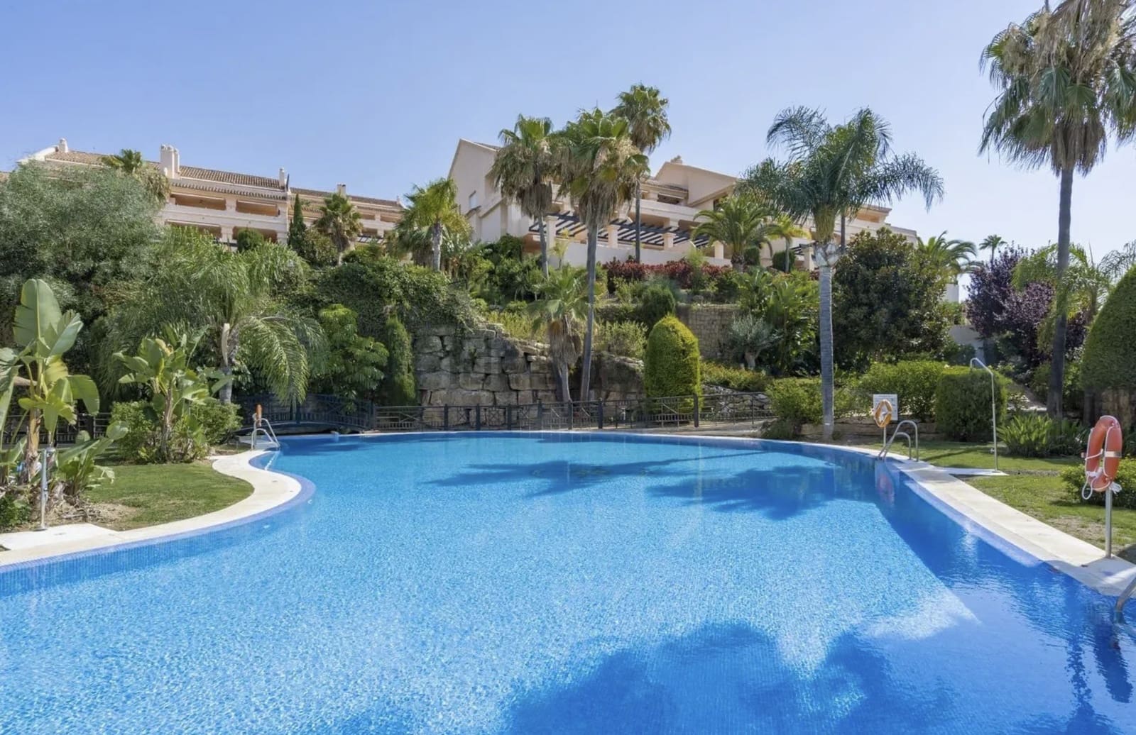 3 bedroom Penthouse for sale in Nueva Andalucia with pool garage - € 1,725,000 (Ref: 9347118)