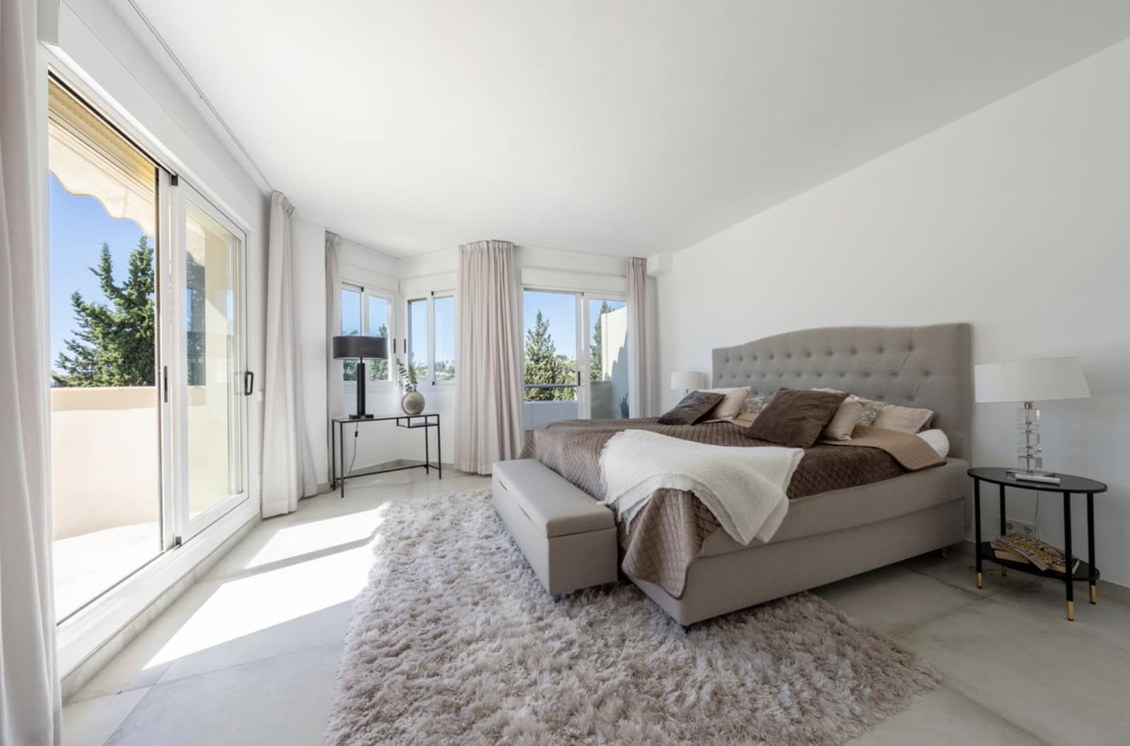 3 bedroom Penthouse for sale in Nueva Andalucia with pool garage - € 995,000 (Ref: 9349327)