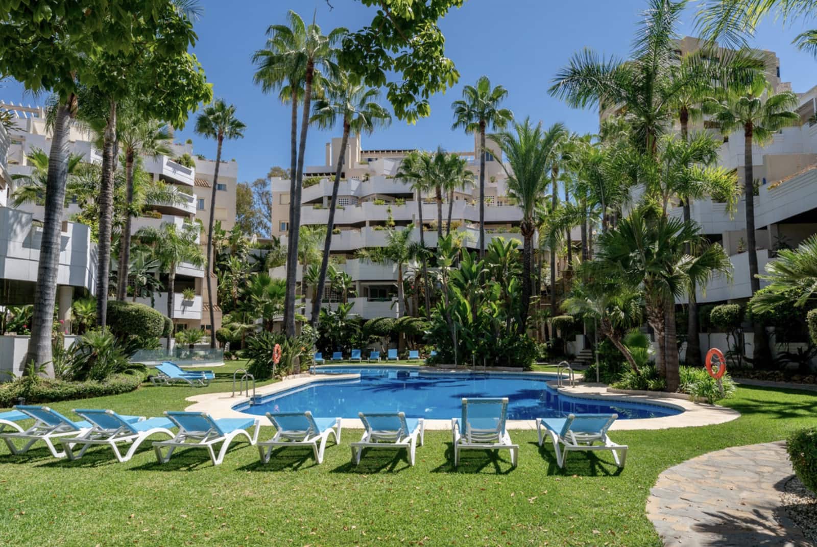 3 bedroom Penthouse for sale in Nueva Andalucia with pool garage - € 995,000 (Ref: 9349327)