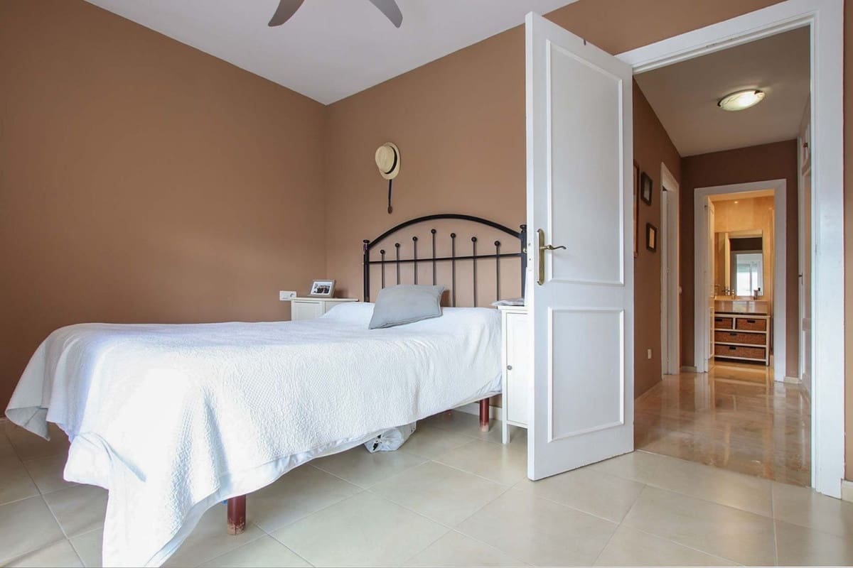 3 slaapkamer Appartement te koop in Nueva Andalucia met zwembad - € 630.000 (Ref: 9353390)