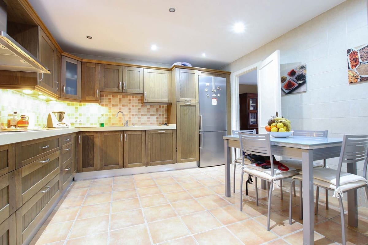 3 slaapkamer Appartement te koop in Nueva Andalucia met zwembad - € 630.000 (Ref: 9353390)