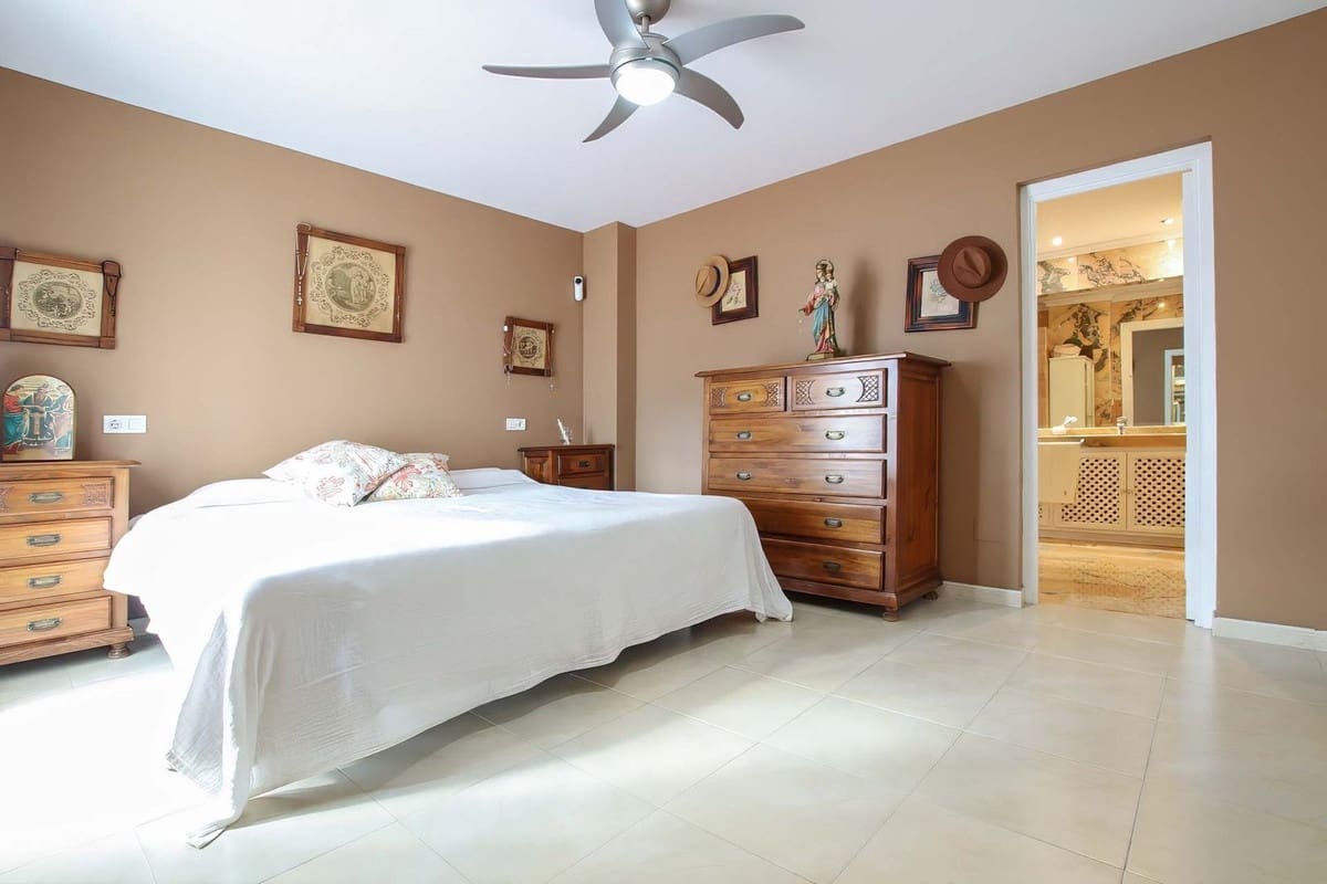 3 slaapkamer Appartement te koop in Nueva Andalucia met zwembad - € 630.000 (Ref: 9353390)