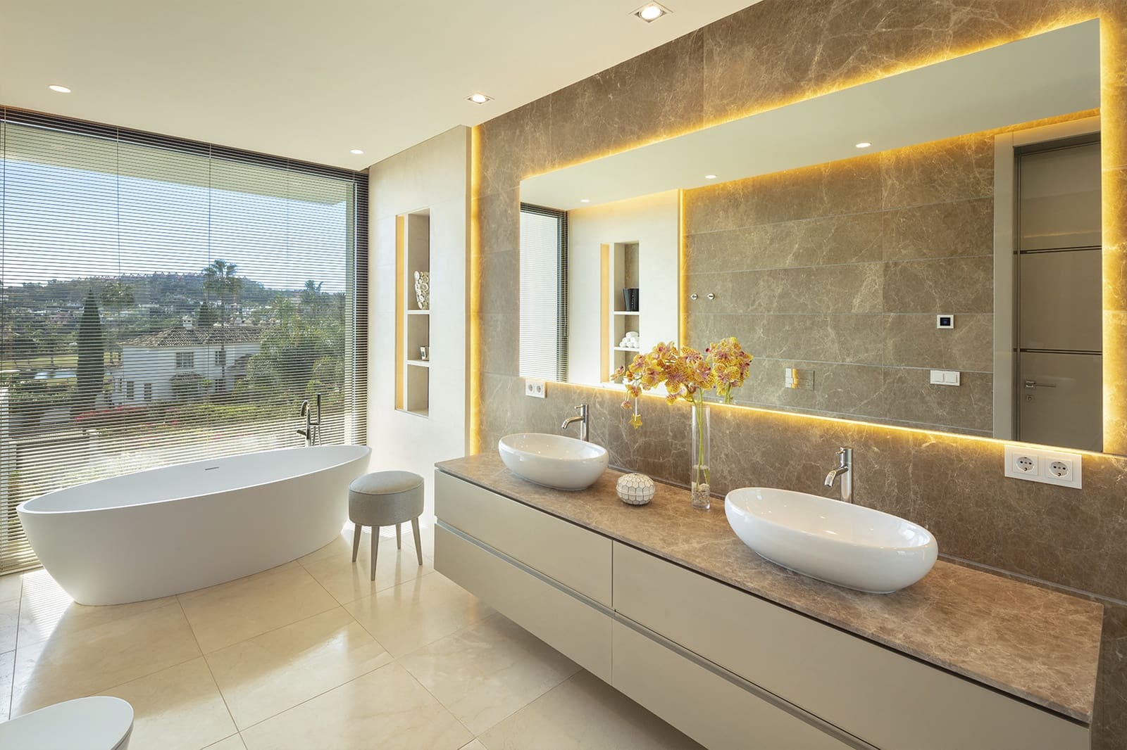 6 bedroom Villa for sale in Marbella with pool garage - € 6,850,000 (Ref: 9353392)