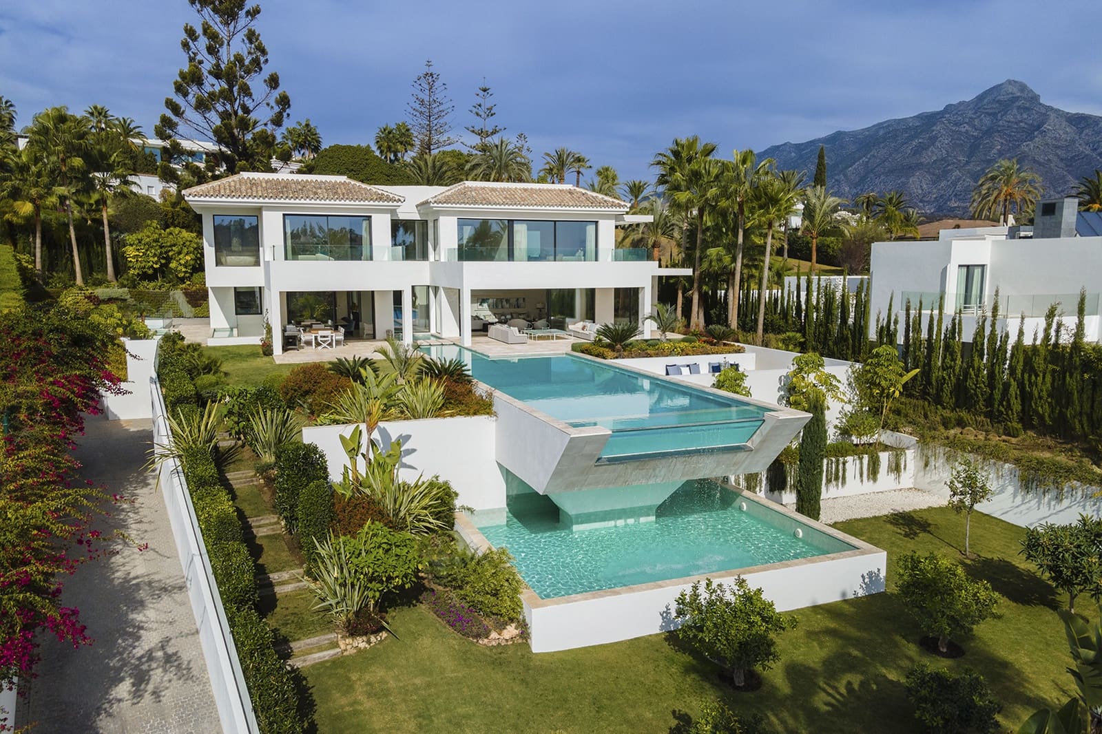 6 bedroom Villa for sale in Marbella with pool garage - € 6,850,000 (Ref: 9353392)
