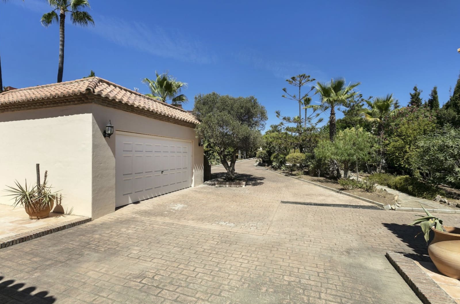 5 bedroom Villa for sale in Marbella with pool garage - € 6,500,000 (Ref: 9355753)