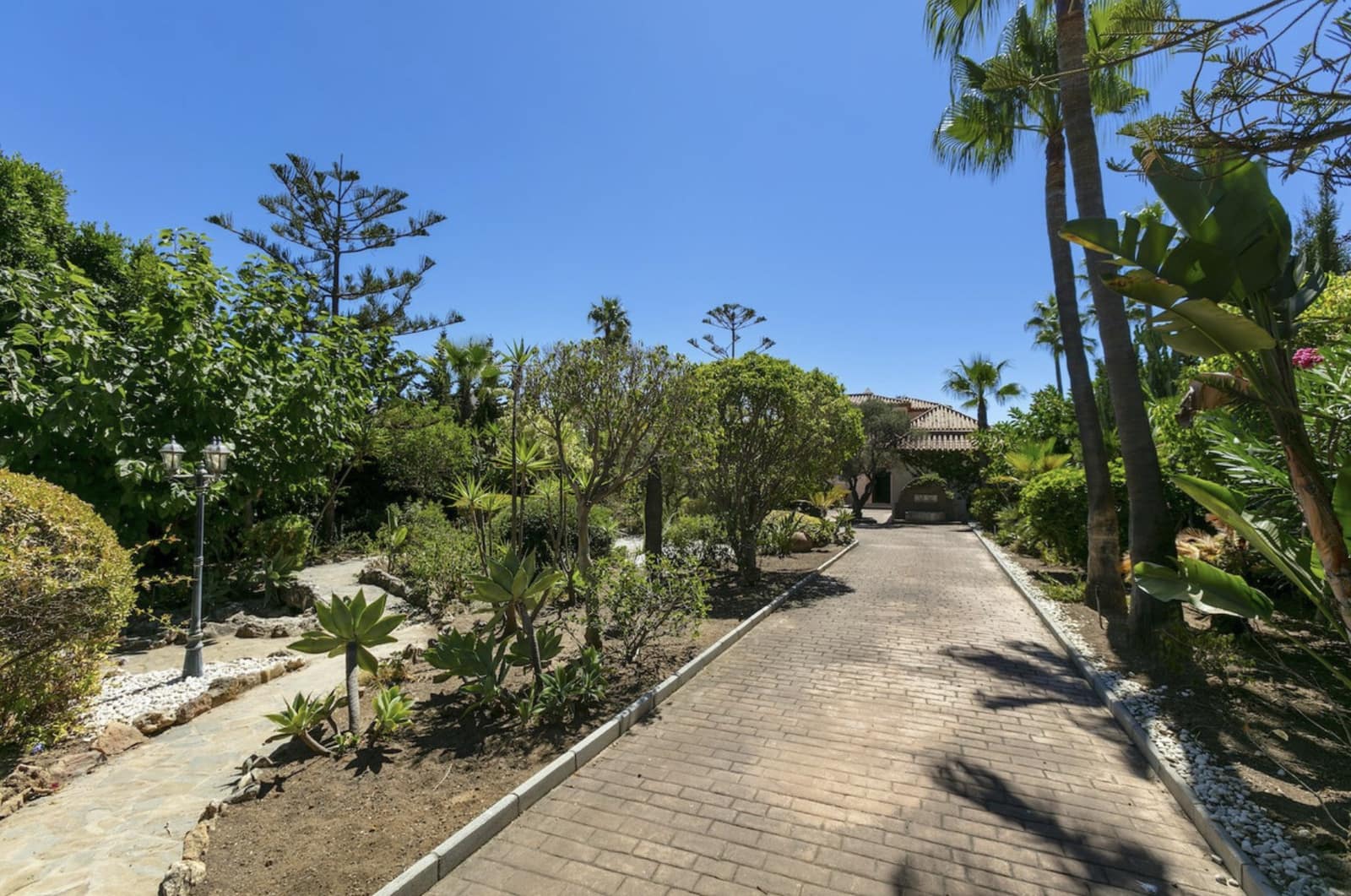 5 bedroom Villa for sale in Marbella with pool garage - € 6,500,000 (Ref: 9355753)