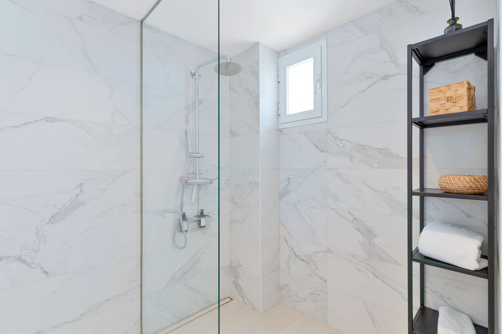 3 slaapkamer Penthouse te koop in Marbella met zwembad - € 625.000 (Ref: 9357120)