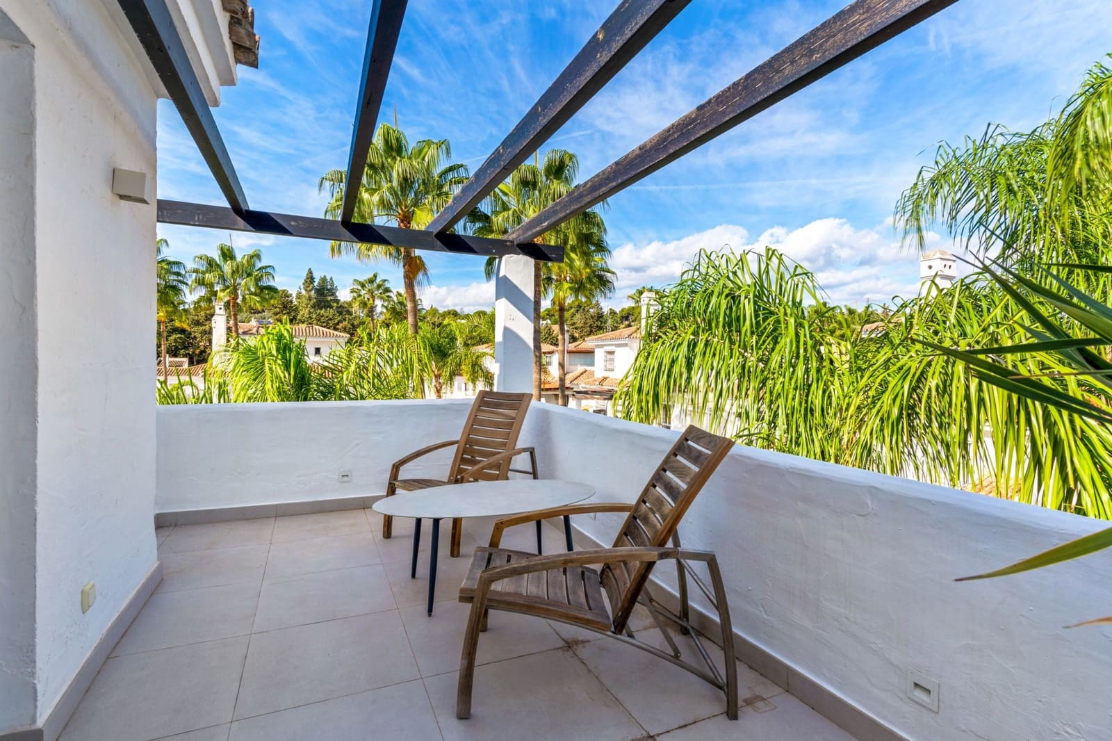 3 slaapkamer Penthouse te koop in Marbella met zwembad - € 625.000 (Ref: 9357120)