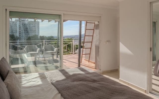 5 soverom Kjedet enebolig til salgs i Nueva Andalucia, Marbella med svømmebasseng garasje - € 975 000 (Ref: 9359100)