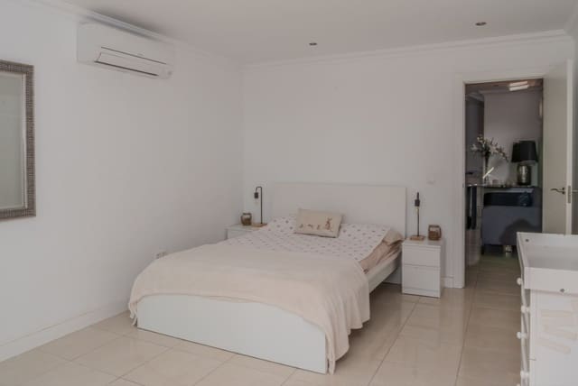 5 soverom Kjedet enebolig til salgs i Nueva Andalucia, Marbella med svømmebasseng garasje - € 975 000 (Ref: 9359100)