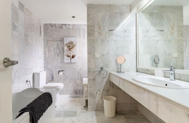 3 bedroom Apartment for sale in Nueva Andalucia, Marbella with pool garage - € 470,000 (Ref: 9359102)