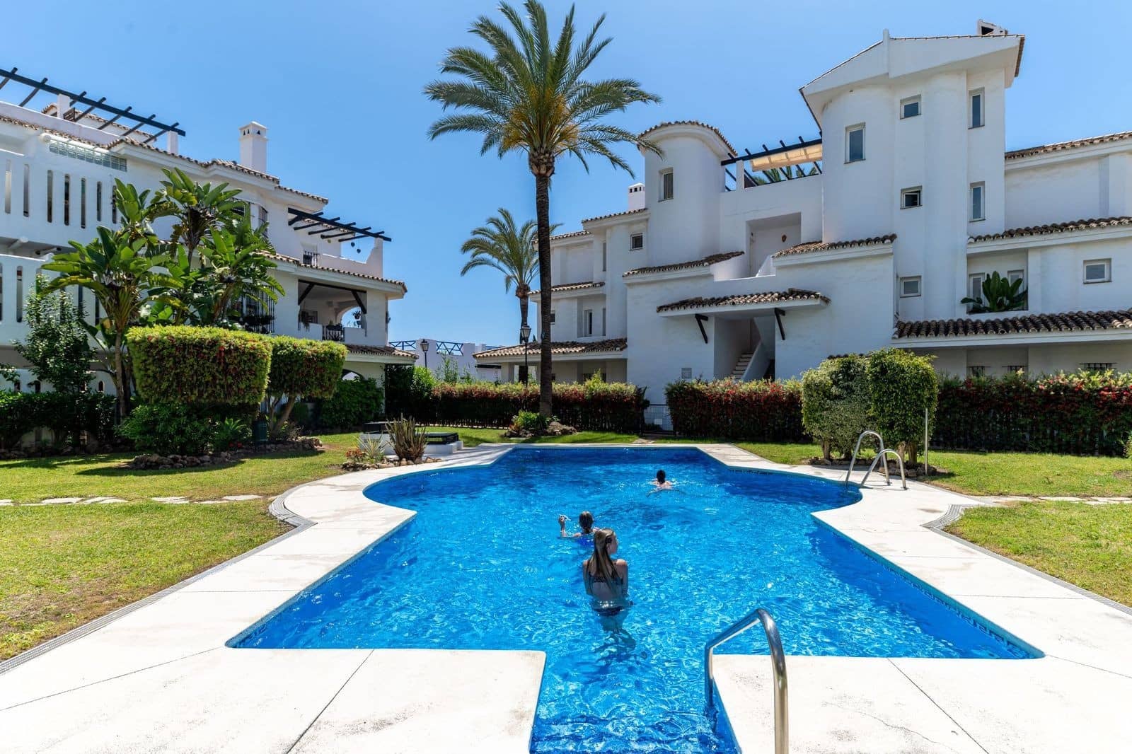 3 bedroom Apartment for sale in Nueva Andalucia with pool garage - € 470,000 (Ref: 9359102)