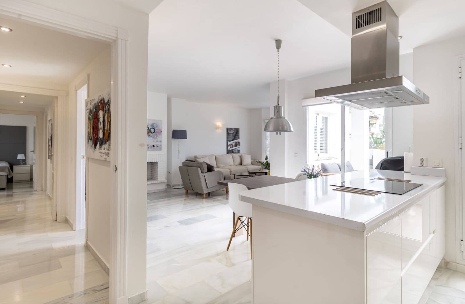 3 slaapkamer Appartement te koop in Nueva Andalucia met zwembad garage - € 470.000 (Ref: 9359102)