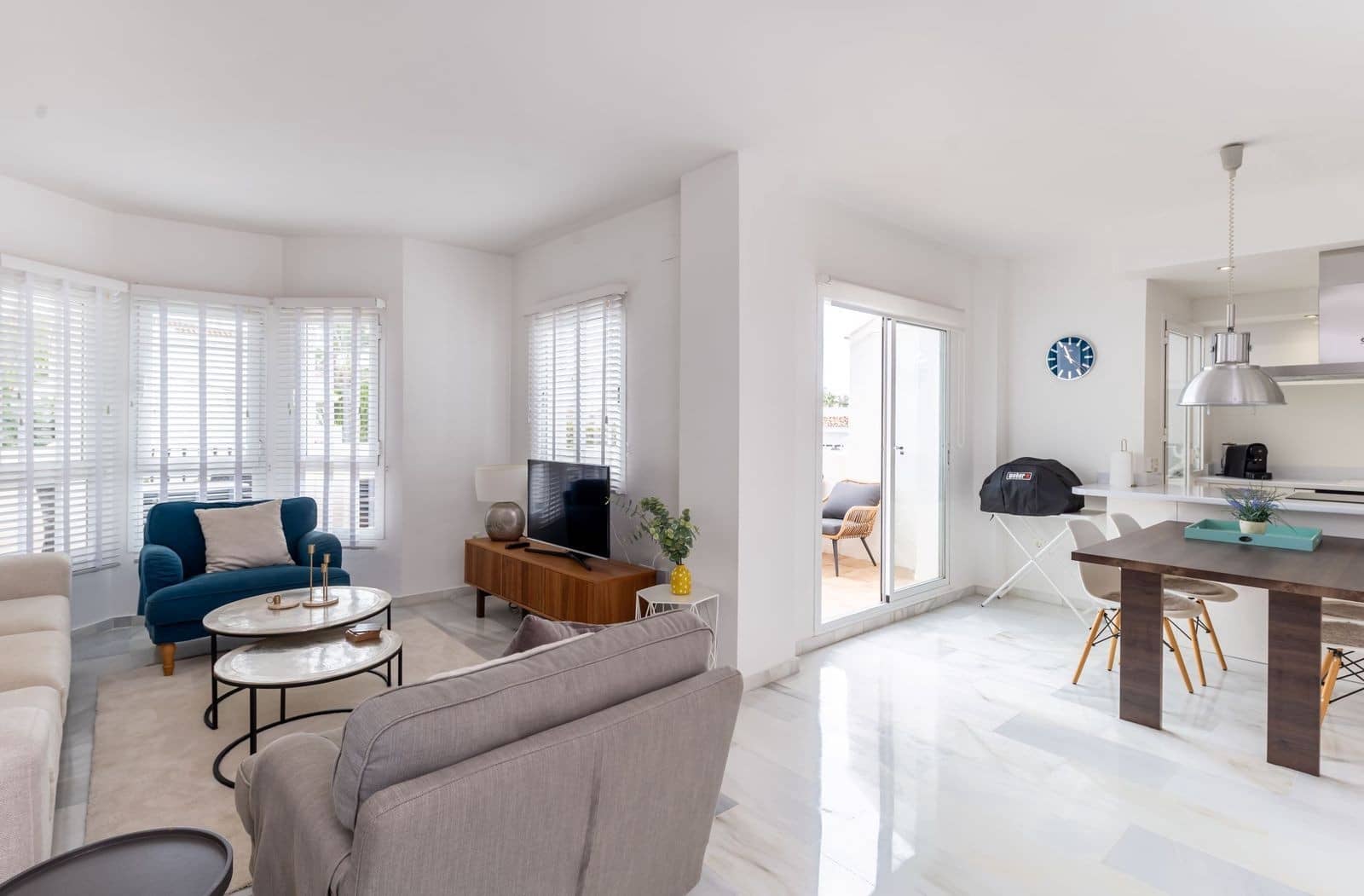 3 slaapkamer Appartement te koop in Nueva Andalucia met zwembad garage - € 470.000 (Ref: 9359102)