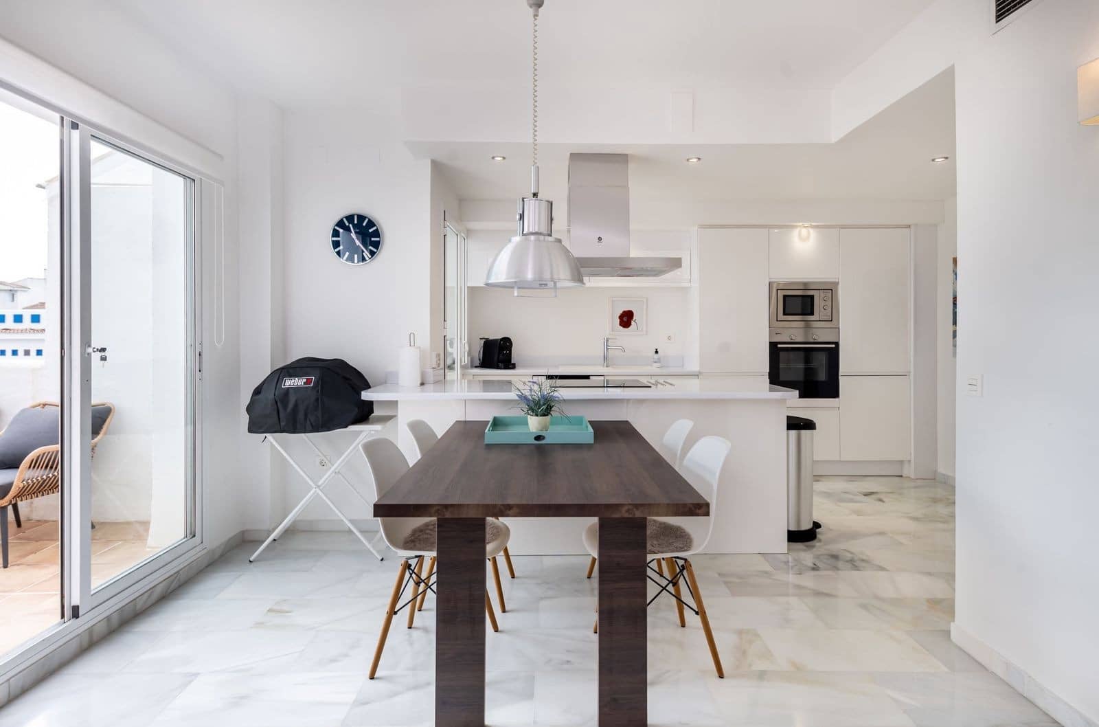 3 slaapkamer Appartement te koop in Nueva Andalucia met zwembad garage - € 470.000 (Ref: 9359102)