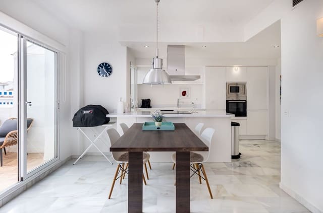 3 chambre Appartement à vendre à Nueva Andalucia, Marbella avec piscine garage - 470 000 € (Ref: 9359102)