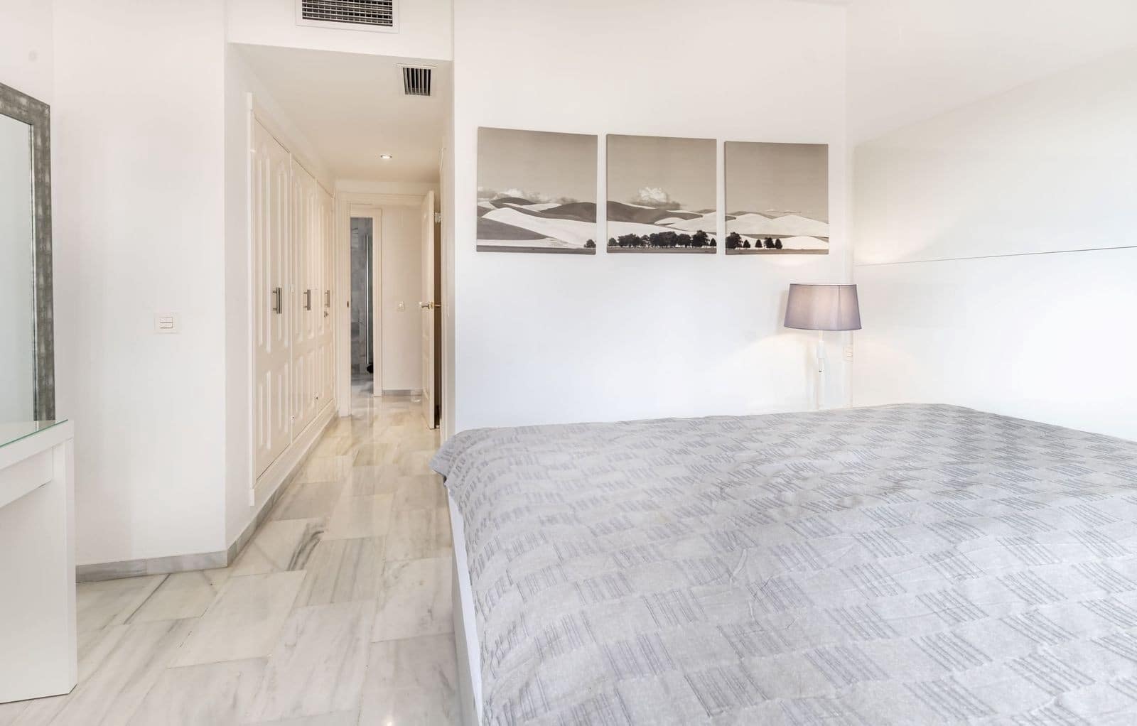 3 slaapkamer Appartement te koop in Nueva Andalucia met zwembad garage - € 470.000 (Ref: 9359102)