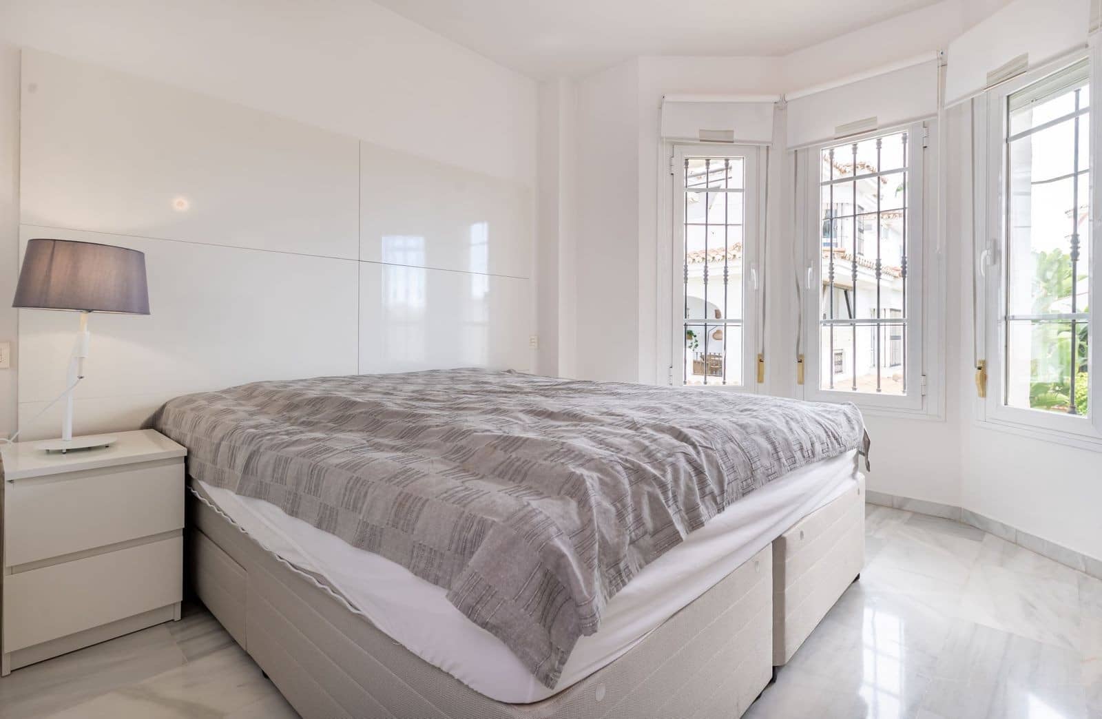 3 slaapkamer Appartement te koop in Nueva Andalucia met zwembad garage - € 470.000 (Ref: 9359102)