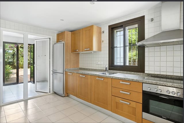 3 sovrum Hus till salu i Los Arqueros, Benahavís med pool garage - 810 000 € (Ref: 9359106)