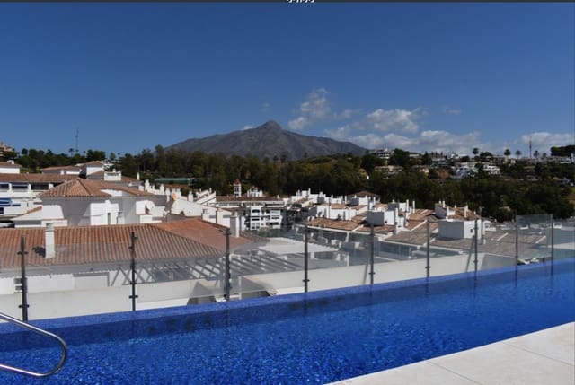 Apartamento de 2 habitaciones en Nueva Andalucia, Marbella en venta con piscina garaje - 420.000 € (Ref: 9359108)