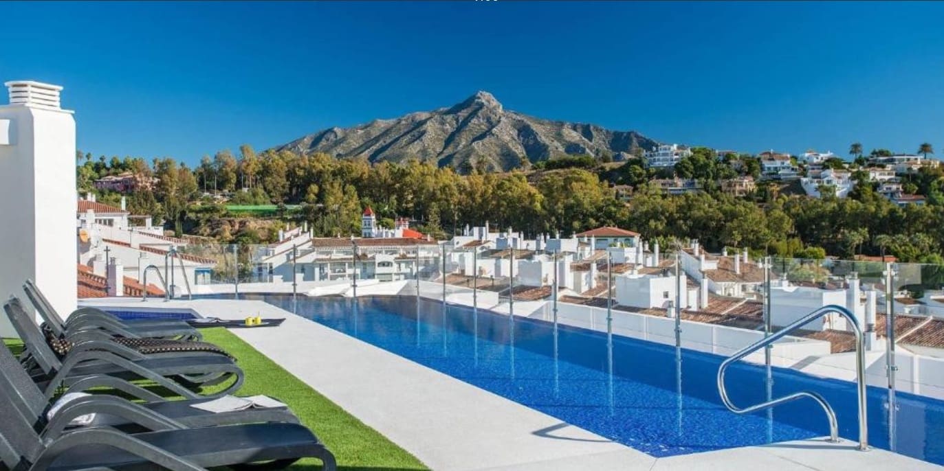 2 bedroom Apartment for sale in Nueva Andalucia with pool garage - € 420,000 (Ref: 9359108)