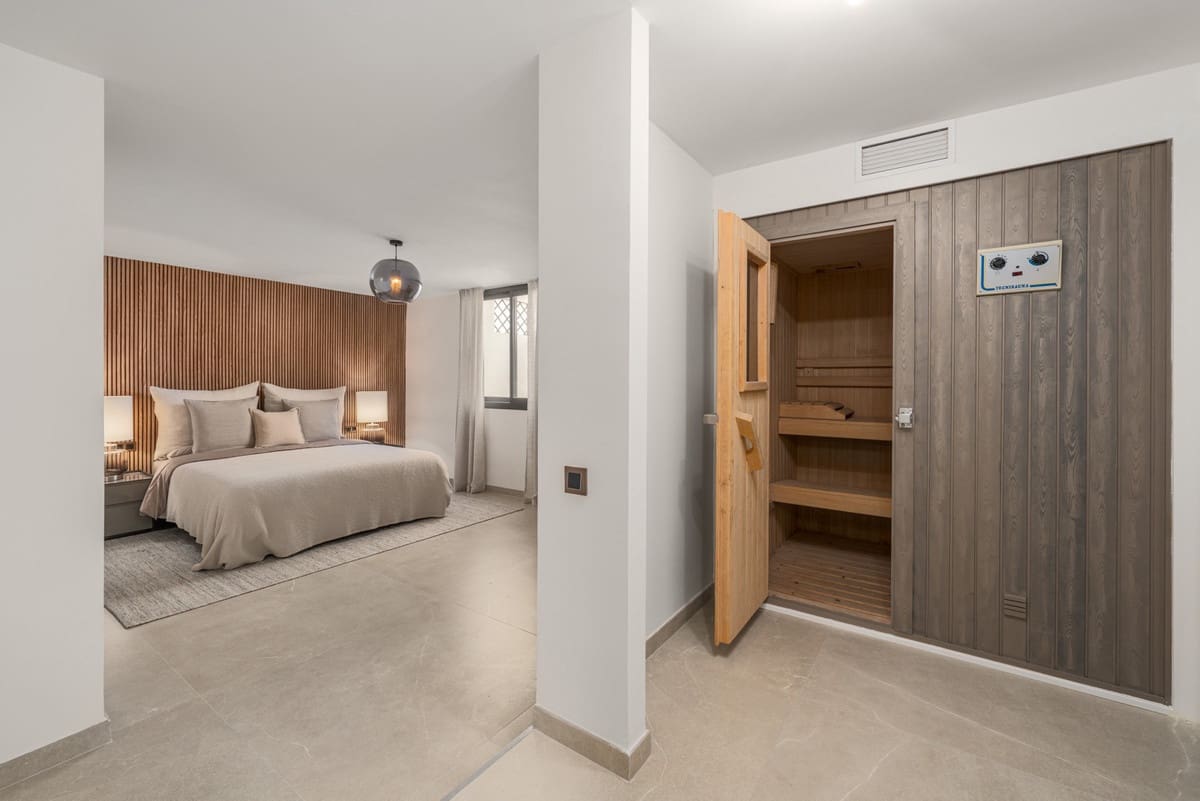 6 soverom Villa til salgs i Marbella med svømmebasseng garasje - € 2 150 000 (Ref: 9359110)