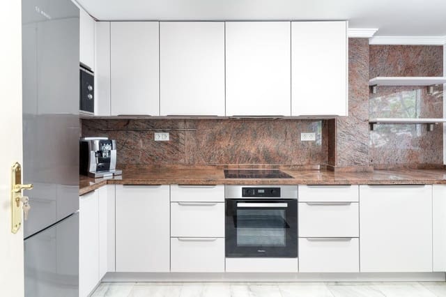 2 chambre Appartement à vendre à Marbella avec piscine garage - 695 000 € (Ref: 9359111)