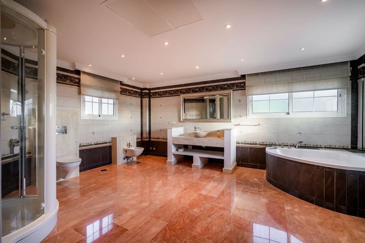 6 soverom Villa til salgs i Benahavis med svømmebasseng garasje - € 3 500 000 (Ref: 9359112)