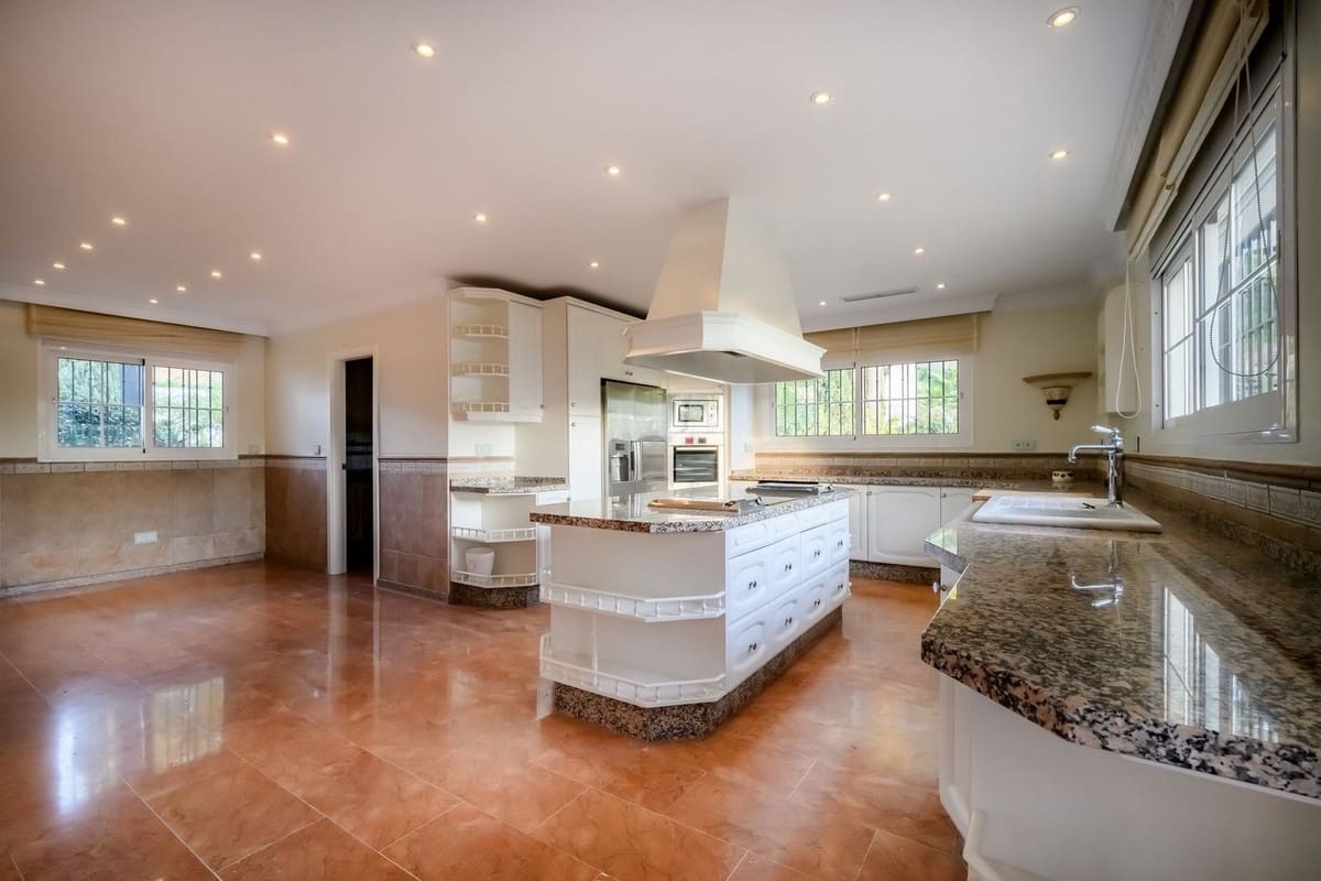 6 soverom Villa til salgs i Benahavis med svømmebasseng garasje - € 3 500 000 (Ref: 9359112)