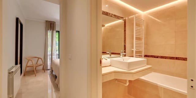 3 chambre Appartement à vendre à Marbella avec piscine garage - 655 000 € (Ref: 9359114)