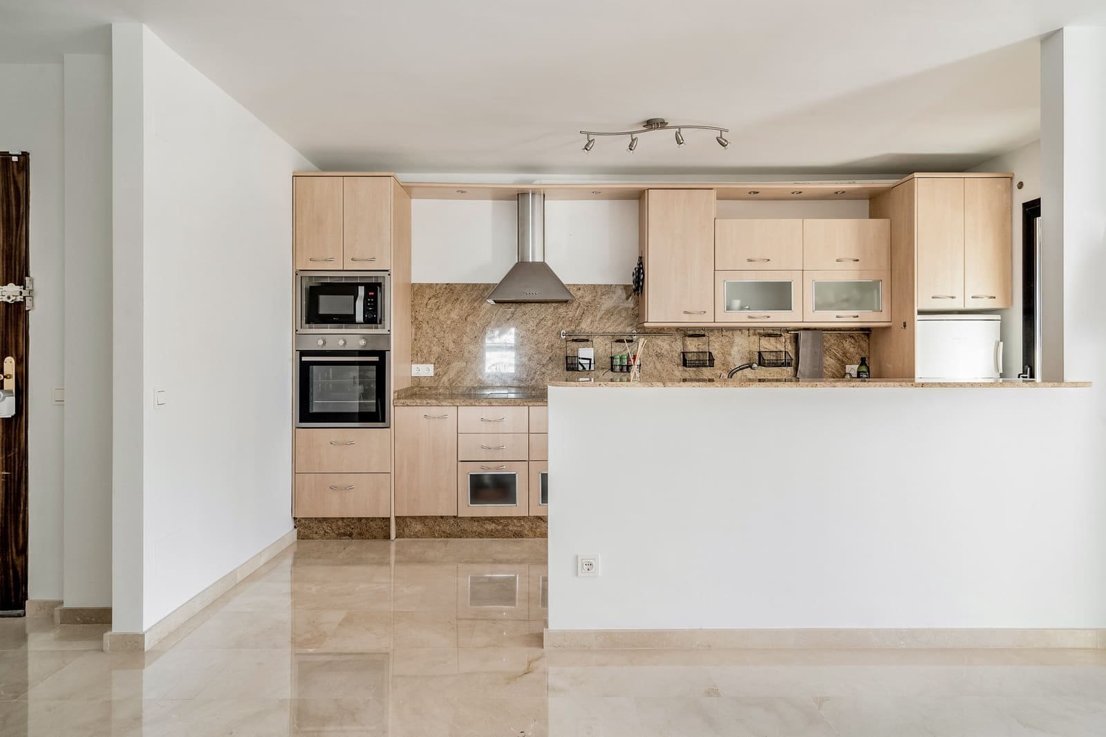 2 makuuhuone Huoneisto myytävänä paikassa Nueva Andalucia mukana uima-altaan - 499 000 € (Ref: 9359116)