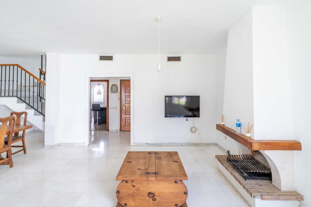 3 soverom Hus til salgs i Marbella med svømmebasseng garasje - € 519 000 (Ref: 9359117)