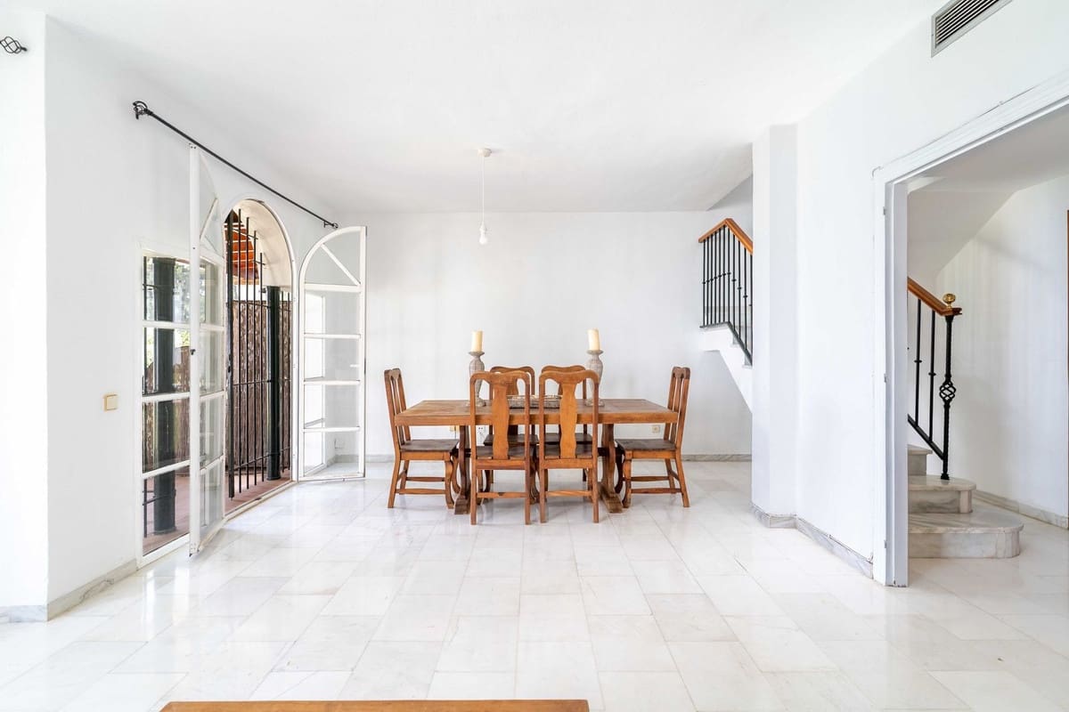 3 soverom Hus til salgs i Marbella med svømmebasseng garasje - € 519 000 (Ref: 9359117)