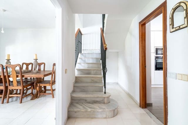 3 soverom Hus til salgs i Marbella med svømmebasseng garasje - € 519 000 (Ref: 9359117)