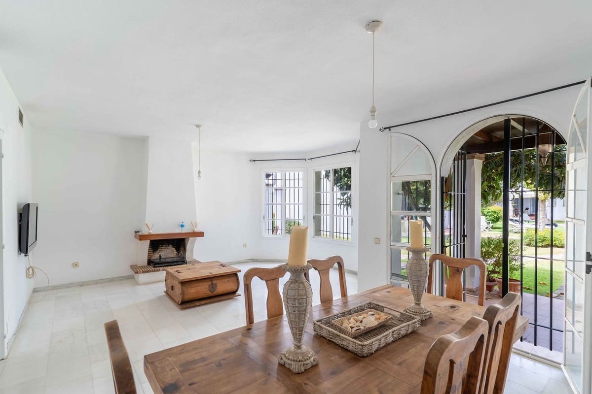 3 soverom Hus til salgs i Marbella med svømmebasseng garasje - € 519 000 (Ref: 9359117)