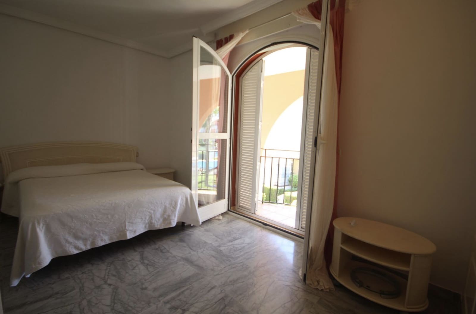 3 soverom Kjedet enebolig til salgs i Marbella med svømmebasseng garasje - € 1 190 000 (Ref: 9362295)