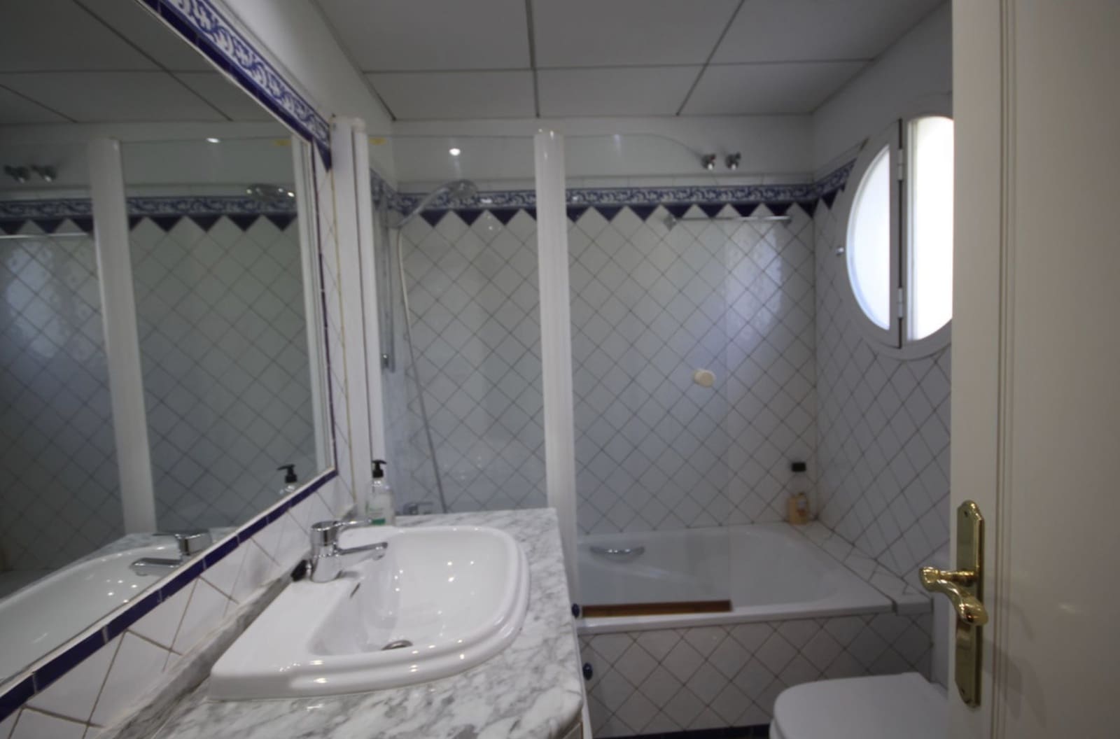 3 soverom Kjedet enebolig til salgs i Marbella med svømmebasseng garasje - € 1 190 000 (Ref: 9362295)