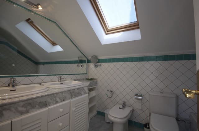 3 soverom Kjedet enebolig til salgs i Marbella med svømmebasseng garasje - € 1 190 000 (Ref: 9362295)