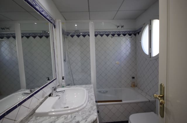 3 soverom Kjedet enebolig til salgs i Marbella med svømmebasseng garasje - € 1 190 000 (Ref: 9362295)