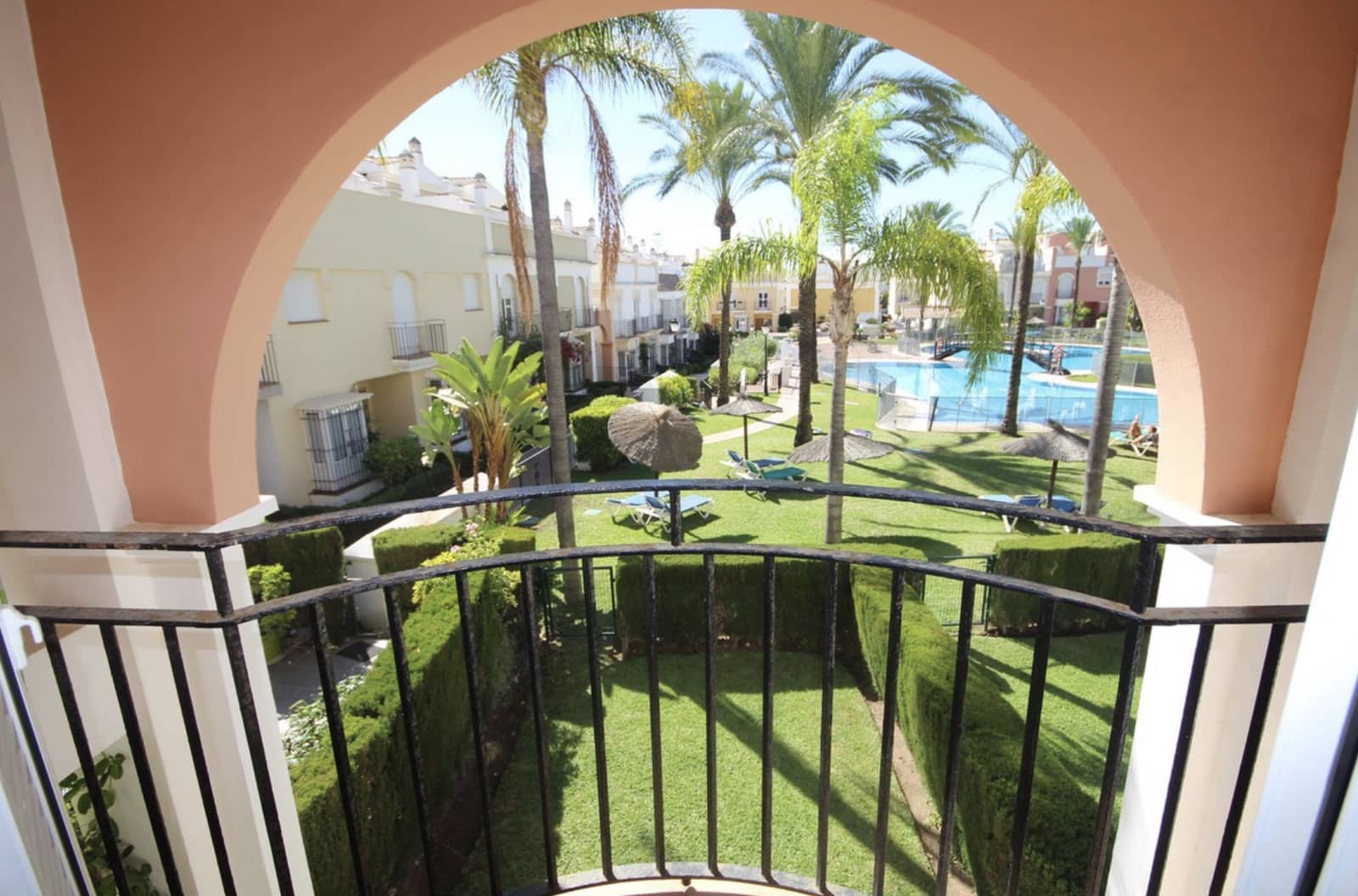 3 soverom Kjedet enebolig til salgs i Marbella med svømmebasseng garasje - € 1 190 000 (Ref: 9362295)