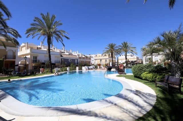 3 soverom Kjedet enebolig til salgs i Marbella med svømmebasseng garasje - € 1 190 000 (Ref: 9362295)