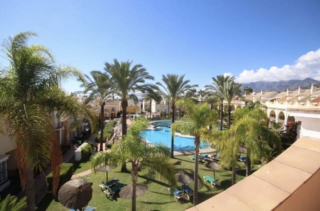 3 soverom Kjedet enebolig til salgs i Marbella med svømmebasseng garasje - € 1 190 000 (Ref: 9362295)