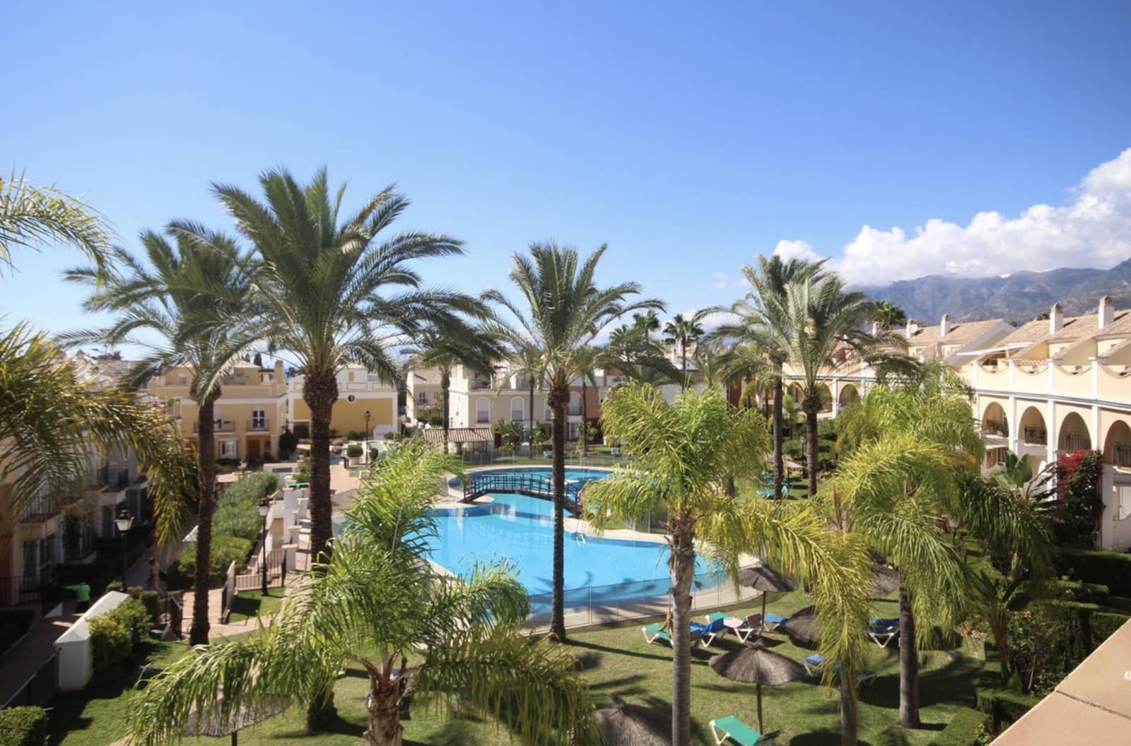 3 quarto Moradia Geminada para venda em Marbella com piscina garagem - 1 190 000 € (Ref: 9362295)