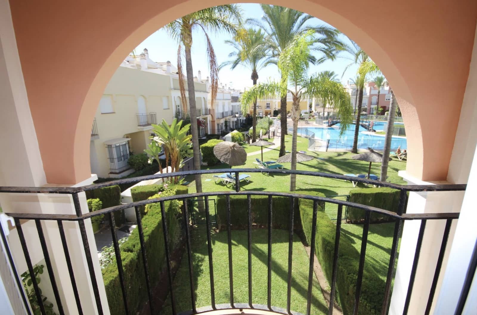 3 quarto Moradia Geminada para venda em Marbella com piscina garagem - 1 190 000 € (Ref: 9362295)