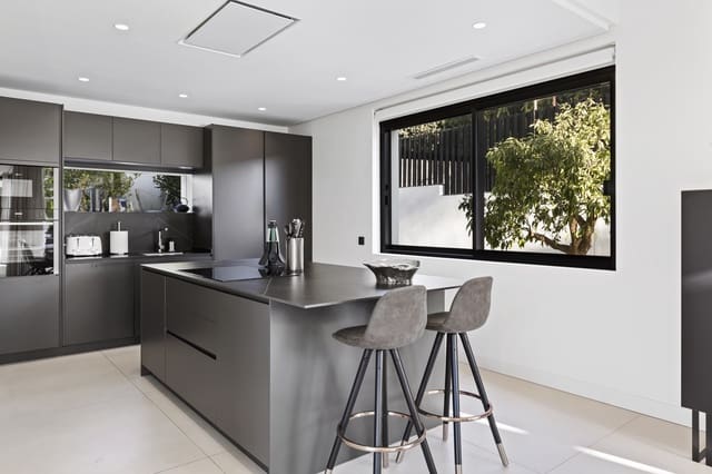 6 makuuhuone Huvila myytävänä paikassa San Pedro de Alcantara, Marbella mukana uima-altaan 
autotalli - 2 295 000 € (Ref: 9362296)