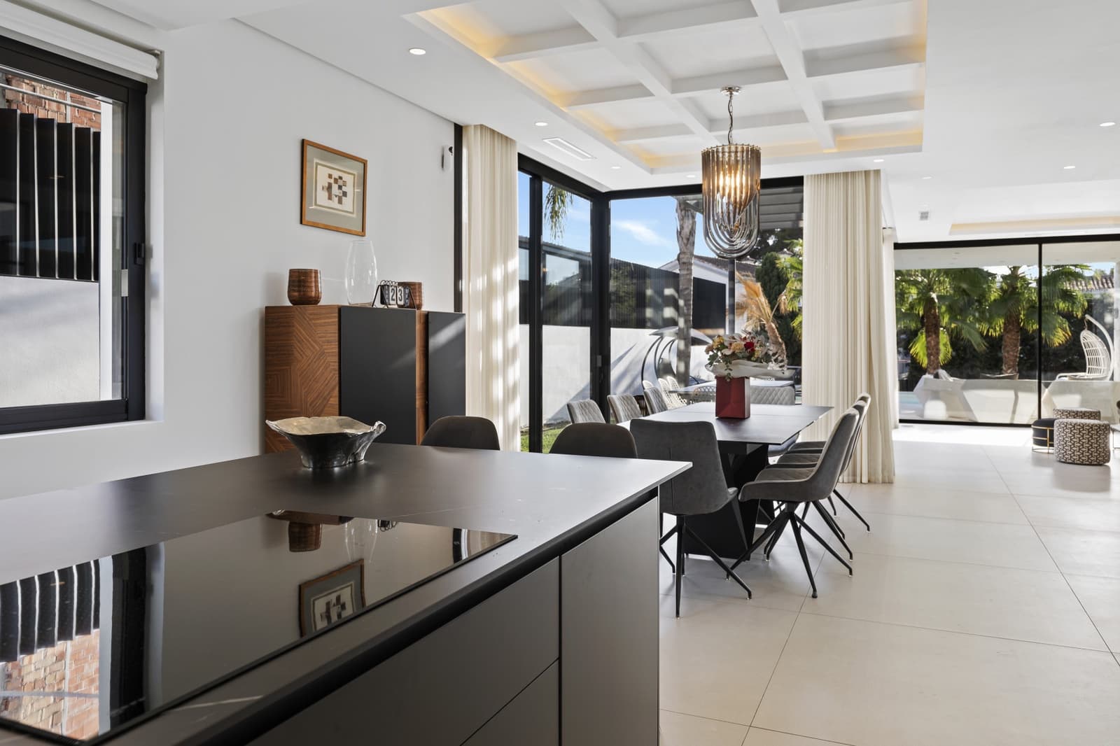 6 bedroom Villa for sale in San Pedro de Alcantara with pool garage - € 2,295,000 (Ref: 9362296)