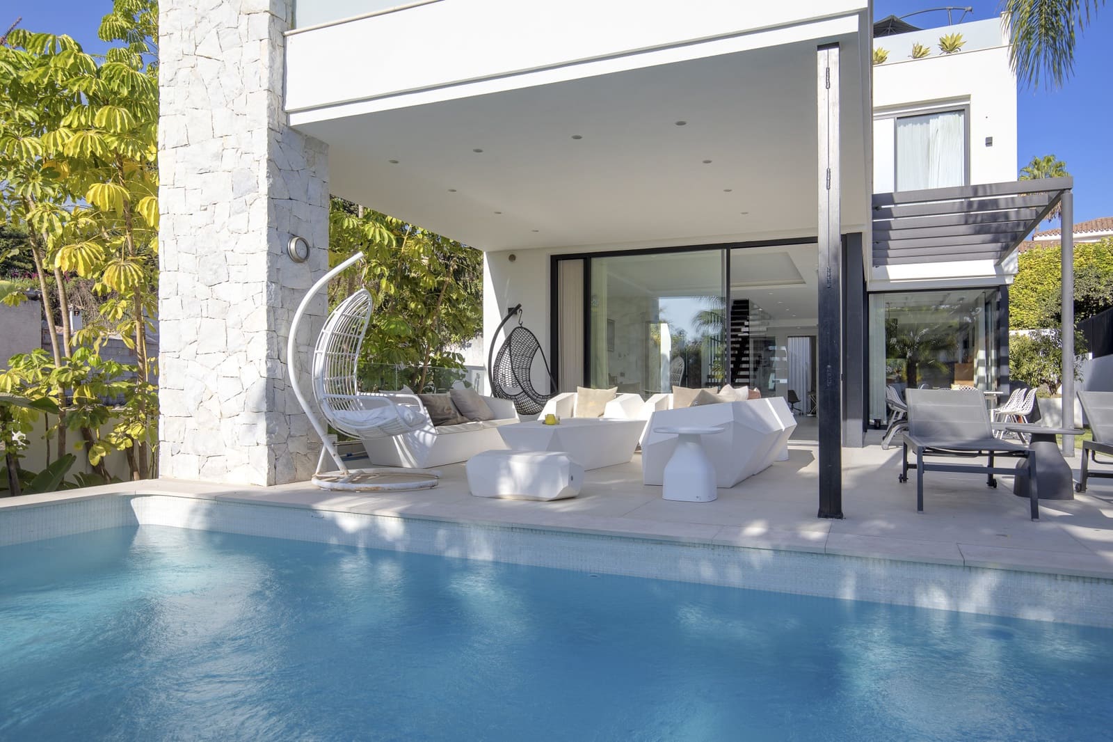 6 bedroom Villa for sale in San Pedro de Alcantara with pool garage - € 2,295,000 (Ref: 9362296)